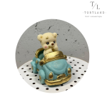 Шоколадна фігурка "Ведмедик 1 Білий на блакитній машинці"